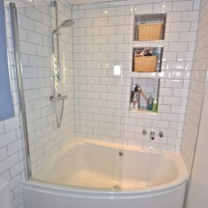 Deep Soaking Tub Shower Combo