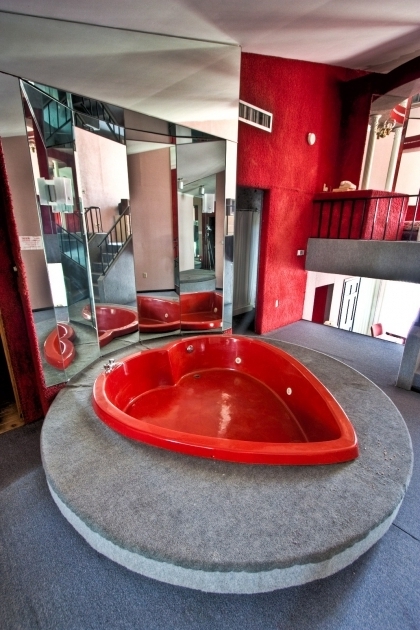 Beautiful Heart Shaped Bathtub This Valentines Day Consider The Cheesy Charm Of The Heart
